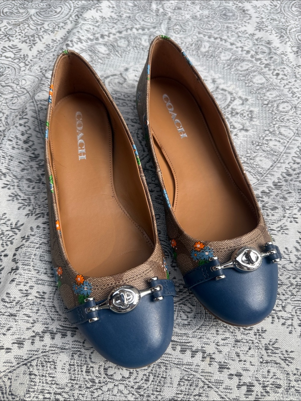 Tan & Blue COACH Ballet Flats w/ Floral design - Size 7.5B